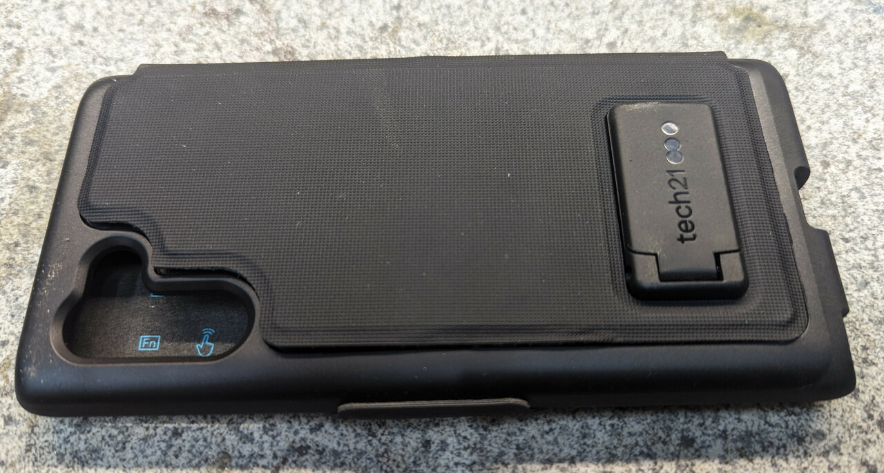  Tech 21 NFC Tastatur am Pixel Handy